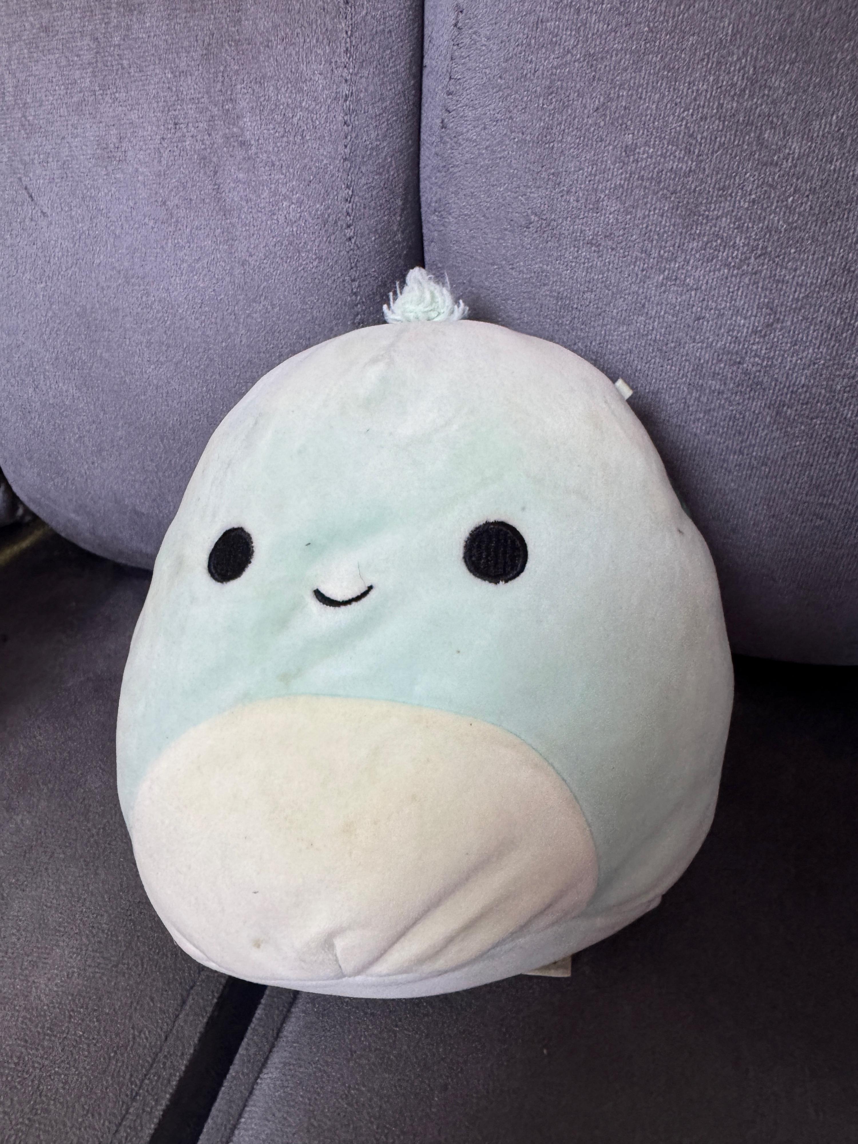 Peluche adorable en forme d'œuf blanc