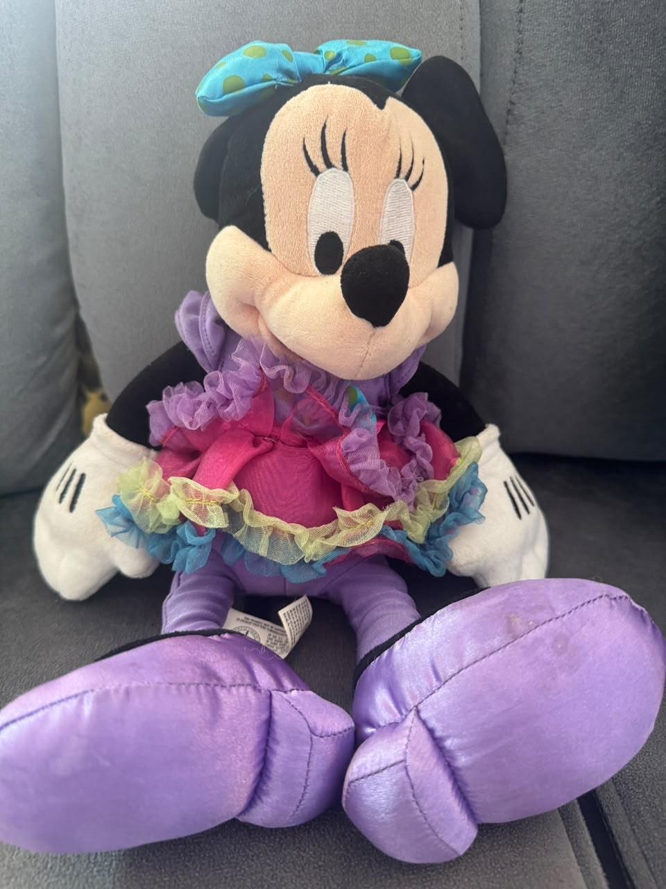 Peluche Minnie colorée et festive